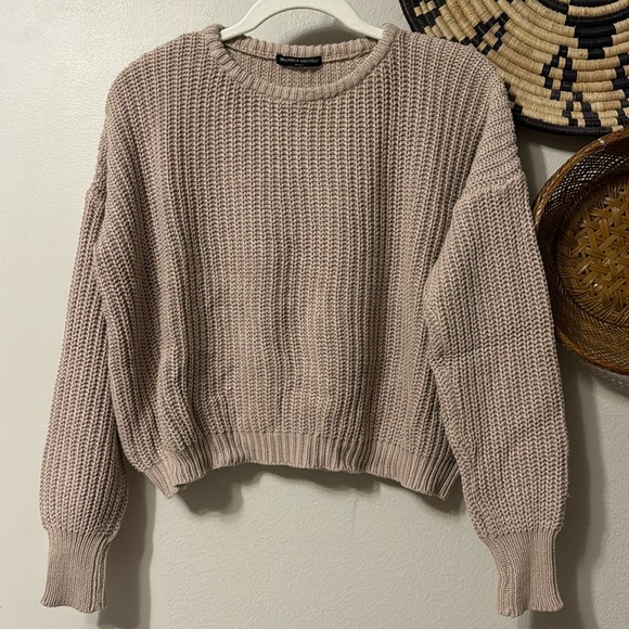 Brandy Melville Sweaters - EUC Brandy Melville Sweater
